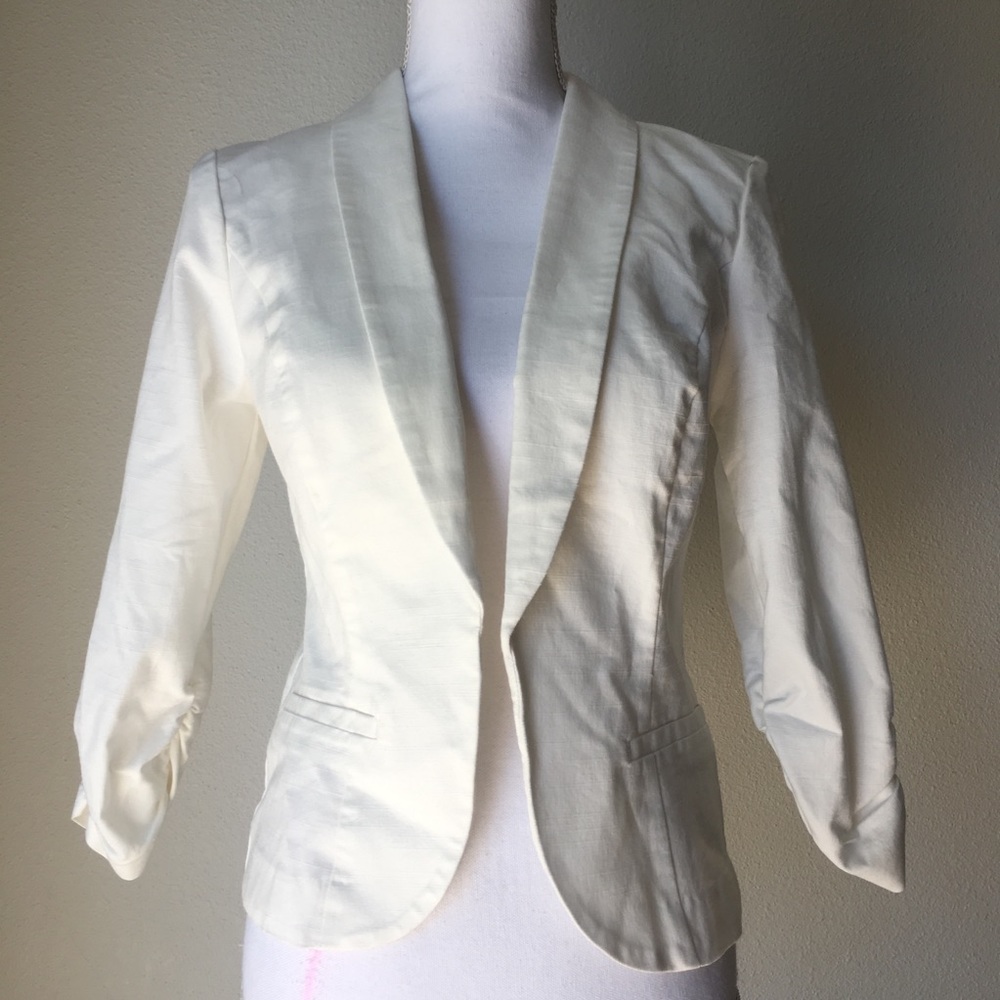 Maurice’s white blazer NWT size S